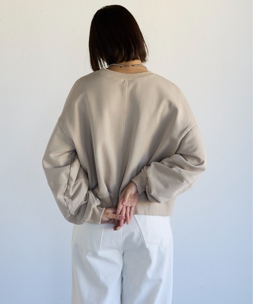 SOTT(ソット)の「Pigment Short-Length Sweatshirt ピグメント短丈スウェット(Tシャツ/カットソー・レディース・グレイッシュベージュ/チャコール・FREE)」の10枚目の写真