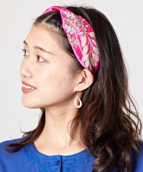 チャイハネ(チャイハネ)の「【チャイハネ】ビリディ刺繍カチューシャ(カチューシャ・レディース・ベージュ/ピンク・FREE)」の1枚目の写真