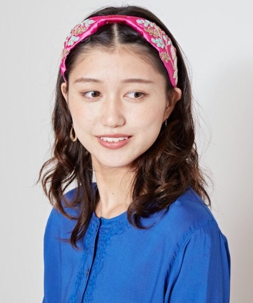 チャイハネ(チャイハネ)の「【チャイハネ】ビリディ刺繍カチューシャ(カチューシャ・レディース・ベージュ/ピンク・FREE)」の4枚目の写真