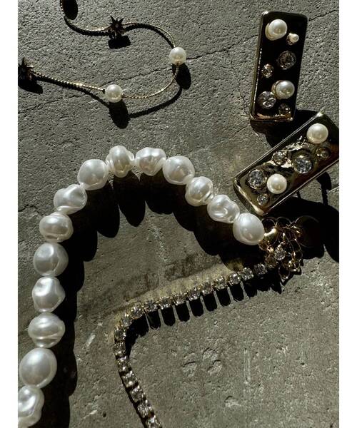 LAGUNAMOON（ラグナムーン）の「LADYフェイクパールビジュースクエアイヤリング（イヤリング・レディース・シルバー/ゴールド・FREE）」の4枚目の写真