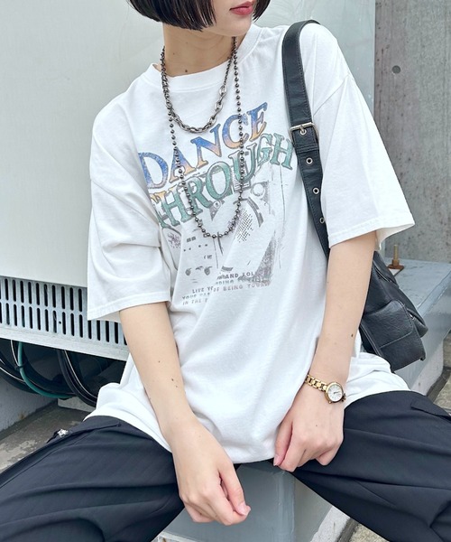 PAGEBOY(ページボーイ)の「ミュージックロックTシャツ(Tシャツ/カットソー・レディース・チャコールグレー/モスグリーン/アイボリー/オフホワイト・FREE)」の1枚目の写真