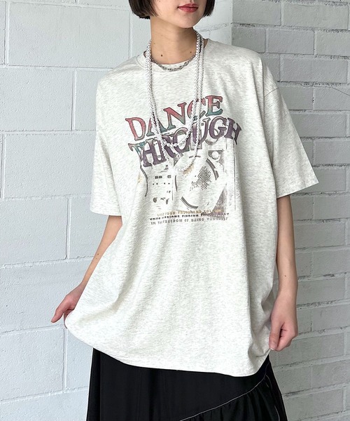 PAGEBOY(ページボーイ)の「ミュージックロックTシャツ(Tシャツ/カットソー・レディース・チャコールグレー/モスグリーン/アイボリー/オフホワイト・FREE)」の2枚目の写真