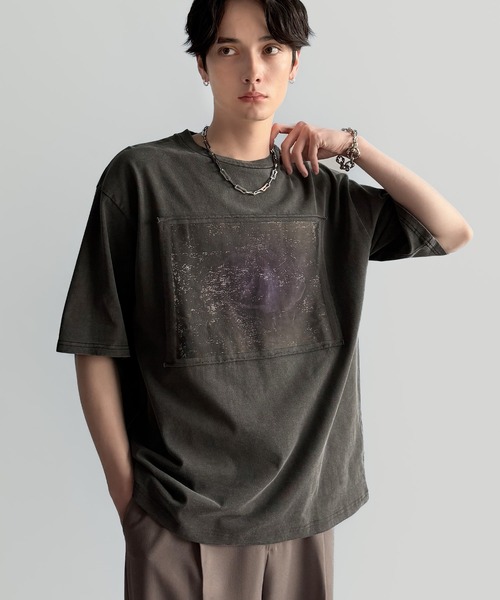 Classical Origin(クラシカルオリジン)の「ピグメント加工ダブルレイヤーデザインプリントTシャツ/Pigment-Dyed Double-Layered Design Print T-Shirt(Tシャツ/カットソー・メンズ・オフホワイト/グレイッシュベージュ/チャコールグレー・MEDIUM/SMALL/LARGE)」の4枚目の写真