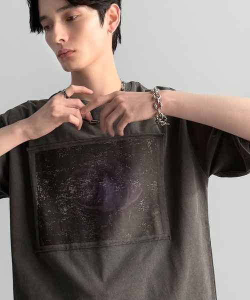 Classical Origin(クラシカルオリジン)の「ピグメント加工ダブルレイヤーデザインプリントTシャツ/Pigment-Dyed Double-Layered Design Print T-Shirt(Tシャツ/カットソー・メンズ・オフホワイト/グレイッシュベージュ/チャコールグレー・MEDIUM/SMALL/LARGE)」の11枚目の写真