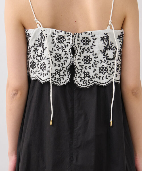 La boutique BonBon（ラブティックボンボン）の「【お上品映え◎】スカラップ刺繍Aラインキャミワンピース（ワンピース・レディース・ホワイト/ブラック・36/38）」の5枚目の写真