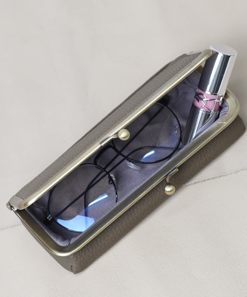 Fun & Daily(ファンアンドデイリー)の「F&D : カウレザーメガネ&小物ケース(メガネ・レディース・ベージュ/ブラック・FREE)」の6枚目の写真