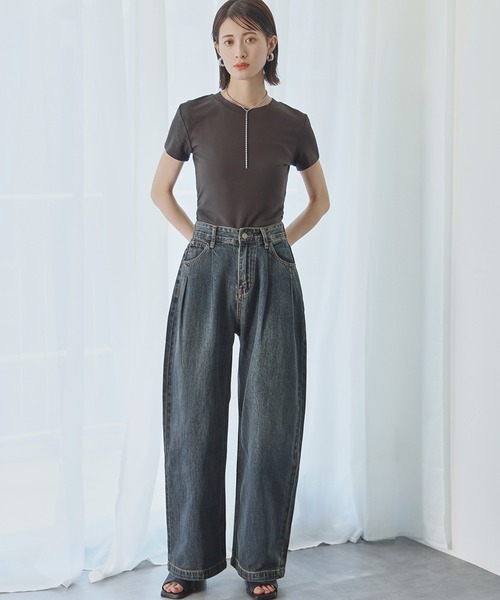 Ampirula（アンピルーラ）の「タックワイドカーブデニムパンツ（デニムパンツ・レディース・ネイビー/ブルー/インディゴブルー・S/M）」の6枚目の写真