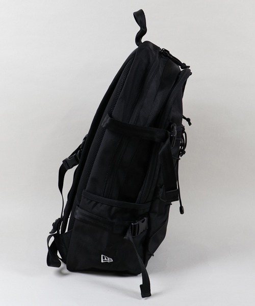 NEW ERA（ニューエラ）の「【NEWERA/ニューエラ】大容量28Lユニセックスリュック/PC収納・通学・通勤・旅行・部活に最適なバックパック（バックパック/リュック・メンズ・ブラック・ONESIZE）」の13枚目の写真
