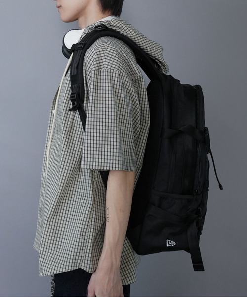NEW ERA（ニューエラ）の「【NEWERA/ニューエラ】大容量28Lユニセックスリュック/PC収納・通学・通勤・旅行・部活に最適なバックパック（バックパック/リュック・メンズ・ブラック・ONESIZE）」の19枚目の写真