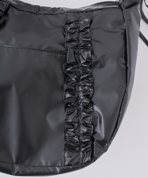 INTER FACTORY（インターファクトリー）の「久保田ももか - シャーリング フリル ショルダーバック made in INTER FACTORY（ショルダーバッグ・レディース・ブラック/ホワイト・FREE）」の18枚目の写真