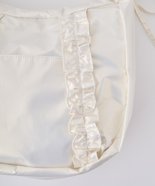 INTER FACTORY（インターファクトリー）の「久保田ももか - シャーリング フリル ショルダーバック made in INTER FACTORY（ショルダーバッグ・レディース・ブラック/ホワイト・FREE）」の11枚目の写真