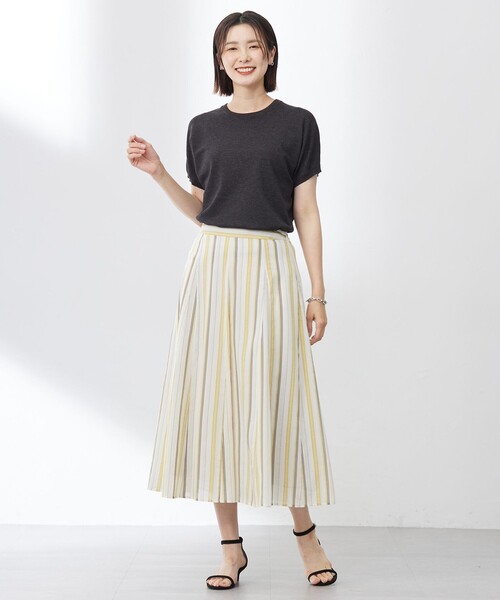 J.PRESS(ジェイプレス)の「【WEB限定カラーあり・洗える】Vis/Peスパーク ラメ ニット(ニット/セーター・レディース・イエロー系/アイボリー系/ダークブラウン系/ブラウン系/ライトグレー系・T13/T15)」の6枚目の写真