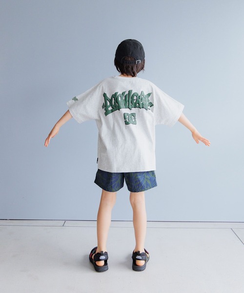 DC SHOES（ディーシーシューズ）の「【DCSHOES（ディーシーシューズ）】別注グラフィックT(KIDS)（Tシャツ/カットソー・キッズ・アイボリー/チャコール/オフホワイト・120cm/150cm/130cm/140cm）」の5枚目の写真