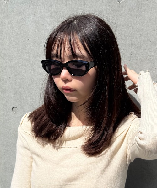 TONE SELECT GOODS(トーンセレクトグッズ)の「【Peony/ピオニー】/フォックス型 Y2K サングラス(サングラス・レディース・ベージュ/カーキ/ブラック・FREE)」の4枚目の写真