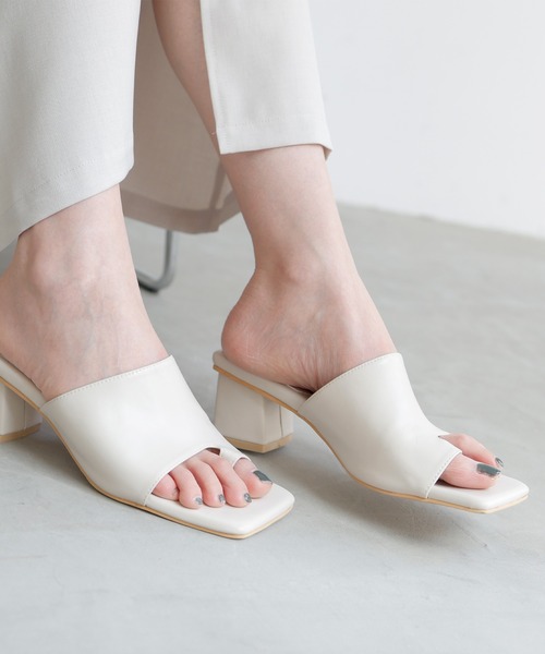 LIAN(リアン)の「スクエアトングサンダル(サンダル・レディース・シルバー/ブラック/アイボリー・LARGE/MEDIUM)」の1枚目の写真