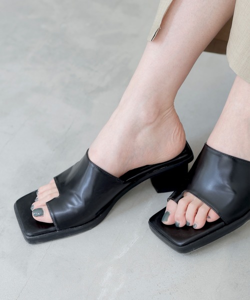 LIAN(リアン)の「スクエアトングサンダル(サンダル・レディース・シルバー/ブラック/アイボリー・LARGE/MEDIUM)」の8枚目の写真