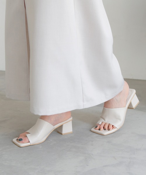 LIAN(リアン)の「スクエアトングサンダル(サンダル・レディース・シルバー/ブラック/アイボリー・LARGE/MEDIUM)」の11枚目の写真