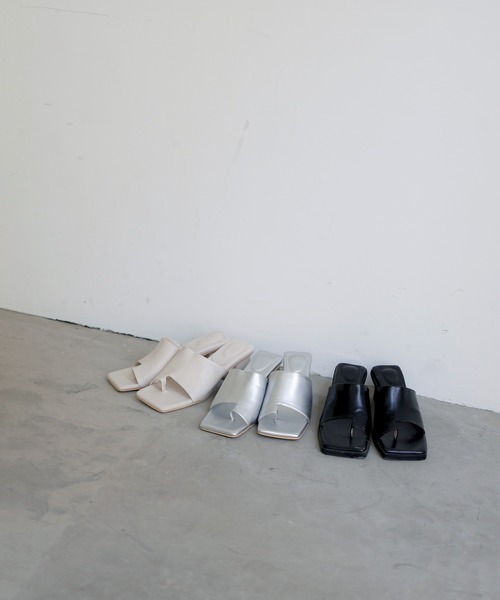 LIAN(リアン)の「スクエアトングサンダル(サンダル・レディース・シルバー/ブラック/アイボリー・LARGE/MEDIUM)」の13枚目の写真