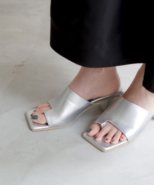 LIAN(リアン)の「スクエアトングサンダル(サンダル・レディース・シルバー/ブラック/アイボリー・LARGE/MEDIUM)」の14枚目の写真