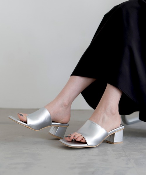 LIAN(リアン)の「スクエアトングサンダル(サンダル・レディース・シルバー/ブラック/アイボリー・LARGE/MEDIUM)」の16枚目の写真