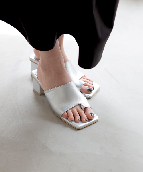 LIAN(リアン)の「スクエアトングサンダル(サンダル・レディース・シルバー/ブラック/アイボリー・LARGE/MEDIUM)」の19枚目の写真