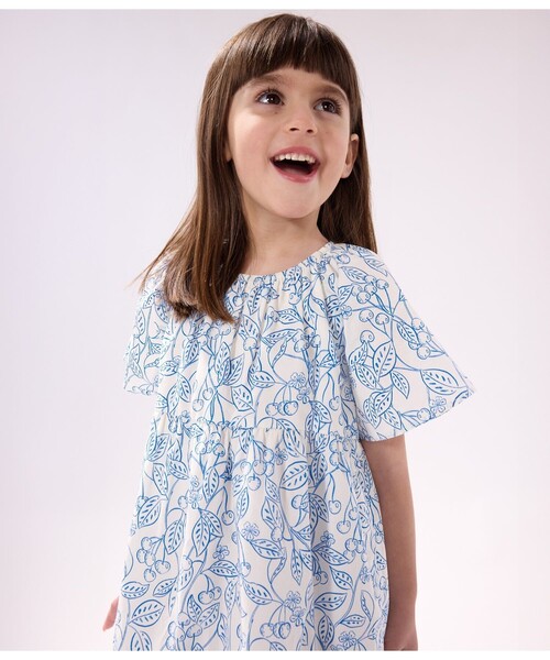 PETIT BATEAU(プチバトー)の「半袖ワンピース(ワンピース・キッズ・ホワイト×ブルー・6YEAR/8YEAR/10YEAR/12YEAR)」の3枚目の写真