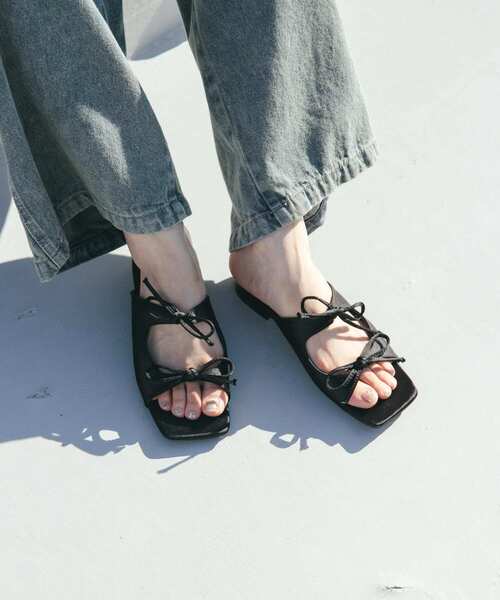 KBF（ケイビーエフ）の「サテンリボンミュール（サンダル・レディース・ブラック/ブルー・37/38）」の4枚目の写真