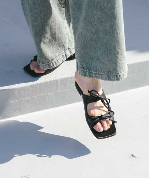 KBF（ケイビーエフ）の「サテンリボンミュール（サンダル・レディース・ブラック/ブルー・37/38）」の5枚目の写真