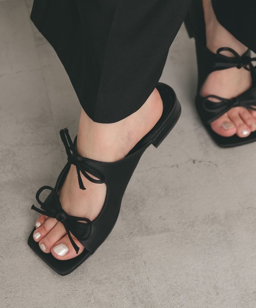 KBF（ケイビーエフ）の「サテンリボンミュール（サンダル・レディース・ブラック/ブルー・37/38）」の6枚目の写真