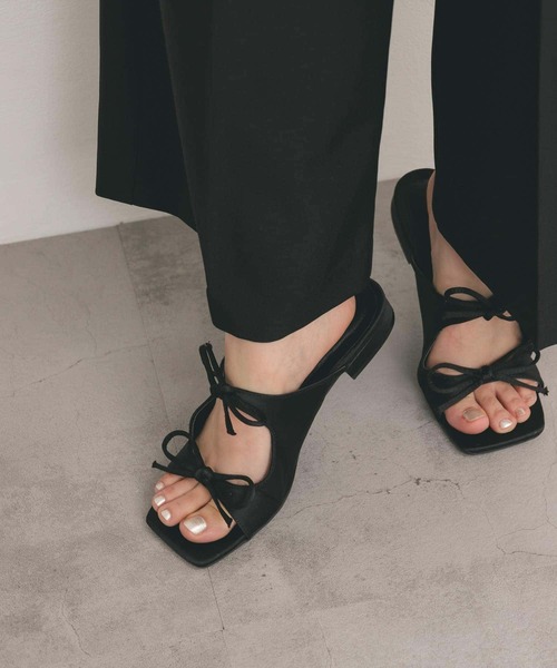 KBF（ケイビーエフ）の「サテンリボンミュール（サンダル・レディース・ブラック/ブルー・37/38）」の7枚目の写真