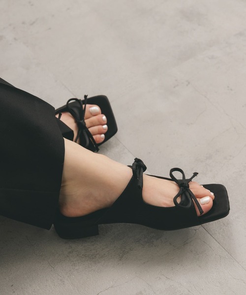 KBF（ケイビーエフ）の「サテンリボンミュール（サンダル・レディース・ブラック/ブルー・37/38）」の8枚目の写真