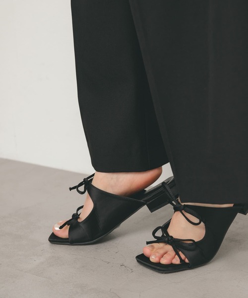 KBF（ケイビーエフ）の「サテンリボンミュール（サンダル・レディース・ブラック/ブルー・37/38）」の9枚目の写真