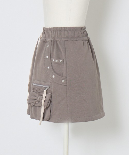 AVENCHUMU(アバンチュウム)の「Ribbon pocket studded sweat skirt(スカート・レディース・ピンク/ブラック/グレー・FREE)」の8枚目の写真