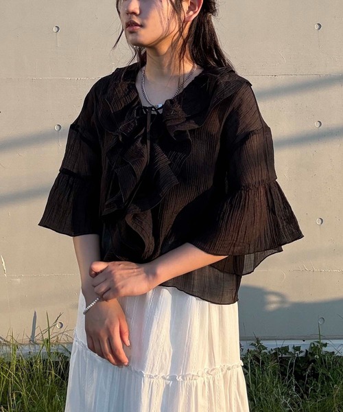 AS KNOW AS plus(アズノゥアズプラス)の「●レースアップリボン フレア6分袖ブラウス(シャツ/ブラウス・レディース・ダークブラウン/アイボリー/ブラック・FREE)」の7枚目の写真