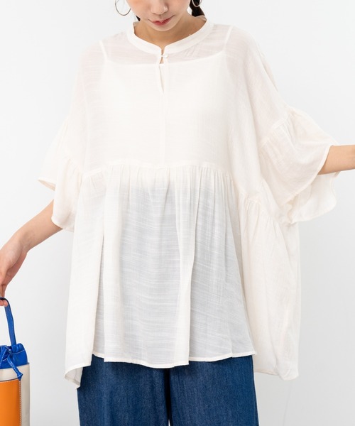 refinedworks（リファインドワークス）の「【refinedworks】ギャザー × フレアシルエット が映える軽やか チュニック（シャツ/ブラウス・レディース・レッド/チャコールグレー/ホワイト・FREE）」の9枚目の写真