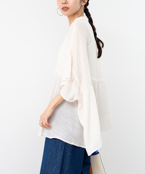 refinedworks（リファインドワークス）の「【refinedworks】ギャザー × フレアシルエット が映える軽やか チュニック（シャツ/ブラウス・レディース・レッド/チャコールグレー/ホワイト・FREE）」の10枚目の写真