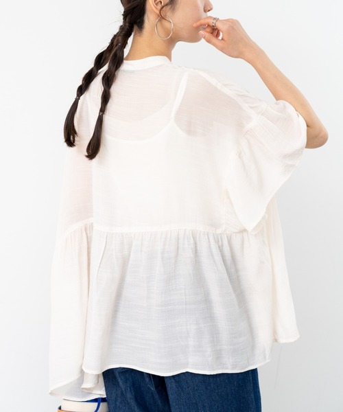 refinedworks（リファインドワークス）の「【refinedworks】ギャザー × フレアシルエット が映える軽やか チュニック（シャツ/ブラウス・レディース・レッド/チャコールグレー/ホワイト・FREE）」の12枚目の写真