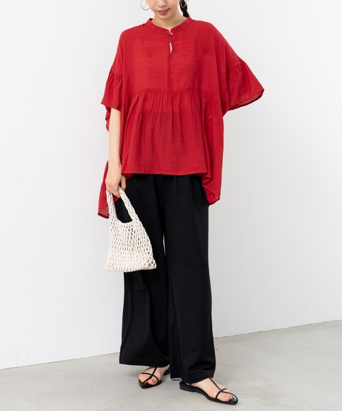 refinedworks（リファインドワークス）の「【refinedworks】ギャザー × フレアシルエット が映える軽やか チュニック（シャツ/ブラウス・レディース・レッド/チャコールグレー/ホワイト・FREE）」の14枚目の写真