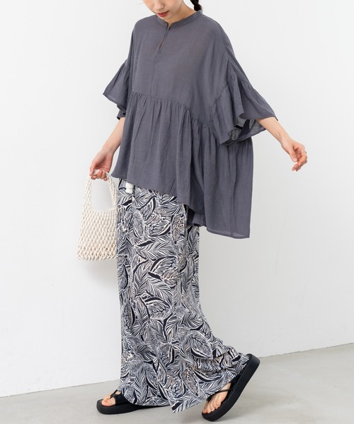 refinedworks（リファインドワークス）の「【refinedworks】ギャザー × フレアシルエット が映える軽やか チュニック（シャツ/ブラウス・レディース・レッド/チャコールグレー/ホワイト・FREE）」の22枚目の写真