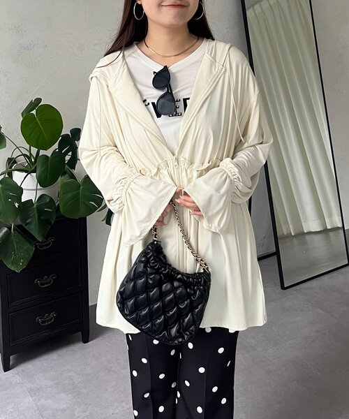 prose verse（プロズヴェール）の「【UVカット】ウエストフリルキャンディスリーブラッシュガードパーカー（ラッシュガード・レディース・ブラック/アイボリー・FREE）」の4枚目の写真