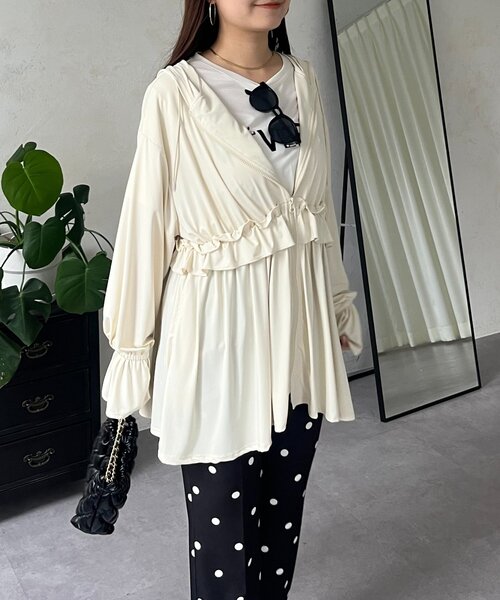 prose verse（プロズヴェール）の「【UVカット】ウエストフリルキャンディスリーブラッシュガードパーカー（ラッシュガード・レディース・ブラック/アイボリー・FREE）」の6枚目の写真