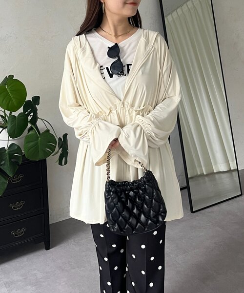 prose verse（プロズヴェール）の「【UVカット】ウエストフリルキャンディスリーブラッシュガードパーカー（ラッシュガード・レディース・ブラック/アイボリー・FREE）」の7枚目の写真