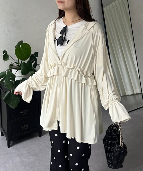 prose verse（プロズヴェール）の「【UVカット】ウエストフリルキャンディスリーブラッシュガードパーカー（ラッシュガード・レディース・ブラック/アイボリー・FREE）」の12枚目の写真