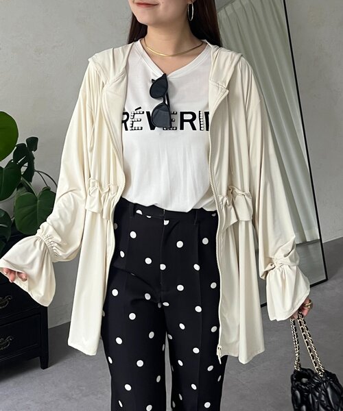 prose verse（プロズヴェール）の「【UVカット】ウエストフリルキャンディスリーブラッシュガードパーカー（ラッシュガード・レディース・ブラック/アイボリー・FREE）」の15枚目の写真