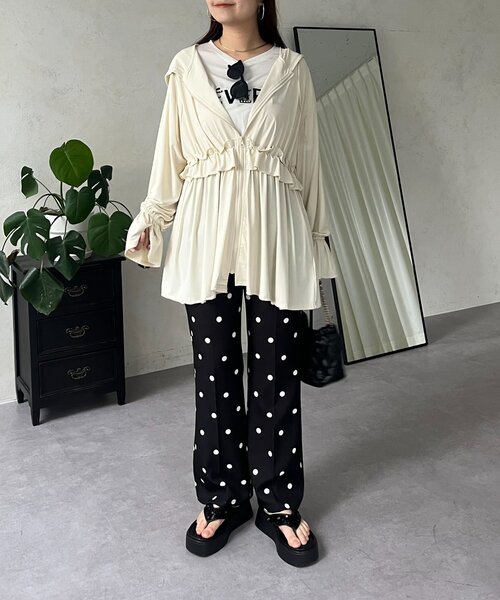 prose verse（プロズヴェール）の「【UVカット】ウエストフリルキャンディスリーブラッシュガードパーカー（ラッシュガード・レディース・ブラック/アイボリー・FREE）」の21枚目の写真