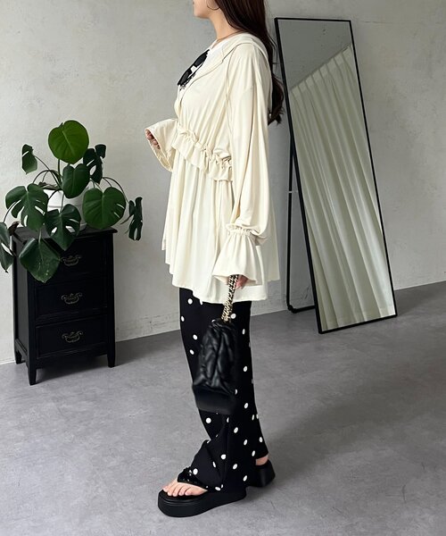 prose verse（プロズヴェール）の「【UVカット】ウエストフリルキャンディスリーブラッシュガードパーカー（ラッシュガード・レディース・ブラック/アイボリー・FREE）」の22枚目の写真