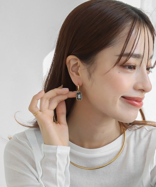 abaskdesign(アバスクデザイン)の「金属アレルギー対応 スクエアストーンフープピアス(ピアス(両耳用)・レディース・グレー/ホワイト/ブラウン/グリーン・FREE)」の8枚目の写真