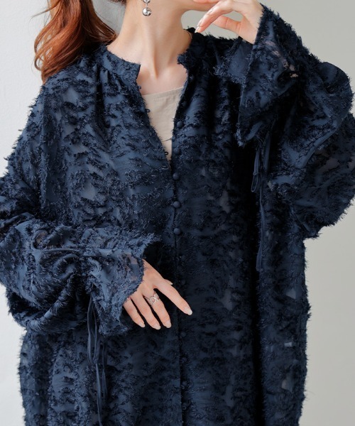 HUG.U(ハグユー)の「ジャガードシフォンシャツ(シャツ/ブラウス・レディース・ホワイト/レッド/ネイビー/ブラック・FREE)」の13枚目の写真