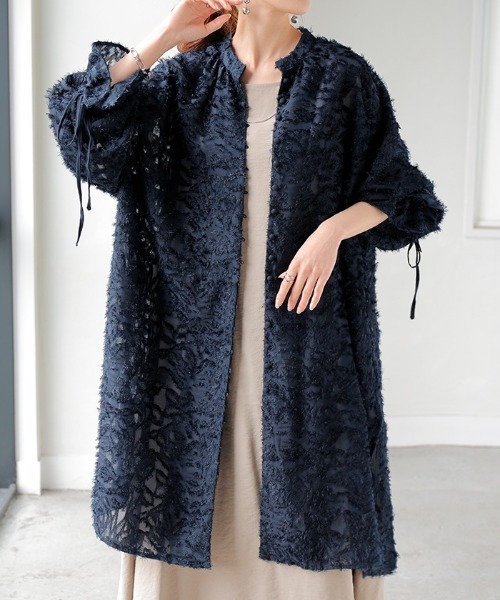 HUG.U(ハグユー)の「ジャガードシフォンシャツ(シャツ/ブラウス・レディース・ホワイト/レッド/ネイビー/ブラック・FREE)」の11枚目の写真