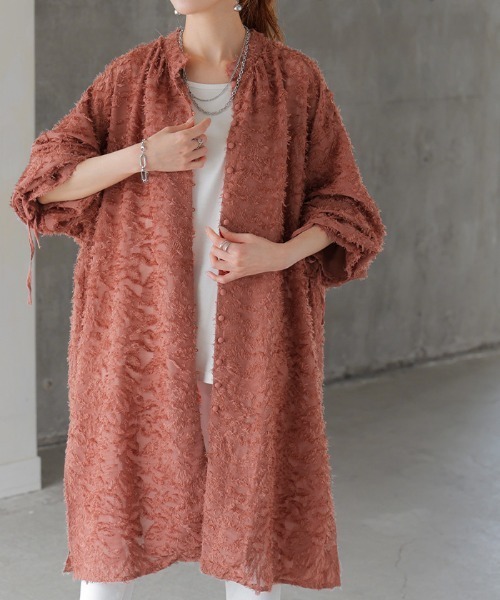 HUG.U(ハグユー)の「ジャガードシフォンシャツ(シャツ/ブラウス・レディース・ホワイト/レッド/ネイビー/ブラック・FREE)」の7枚目の写真